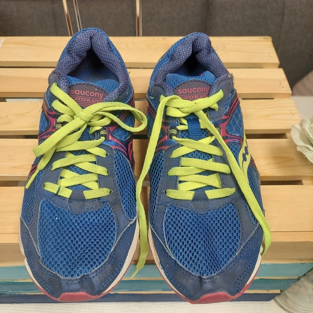 Women's Saucony Catalyst Sneaker Neon Yellow, Pink or Blue Little worn Size 8 - Picture 2 of 8